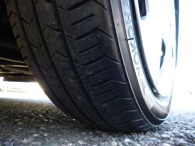 右フロントタイヤ　状態です。