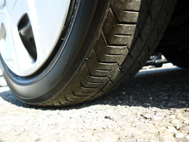 左フロントタイヤ　状態です。