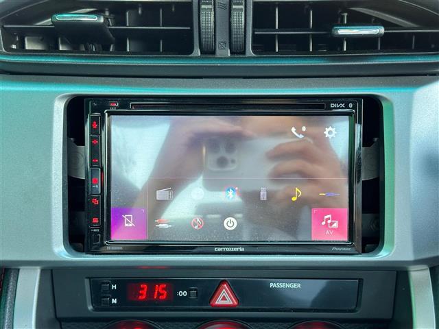 【Bluetooth】ナビゲーションと携帯電話/スマートフォンをBluetooth接続することができます。接続するとハンズフリーで使用することができるので、とても便利です！