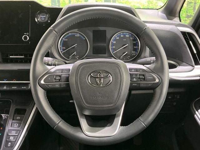 【純正革巻きステアリング】上質な革を使用することで、手にしっかり馴染みとても運転しやすいハンドルです♪