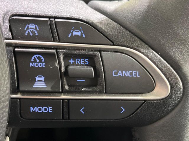 【レーダークルーズコントロール】高速道路での長距離走行が楽に！！自動で速度を保つクルーズコントロールが、衝突軽減システムと連携し、前方の車両を感知して車間を保つように速度調節してくれます！！