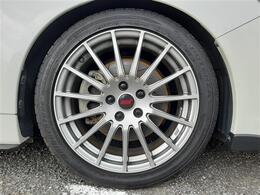 ■装備4■STI18インチアルミホイール|225/45R18 (鋳造ホイール)
