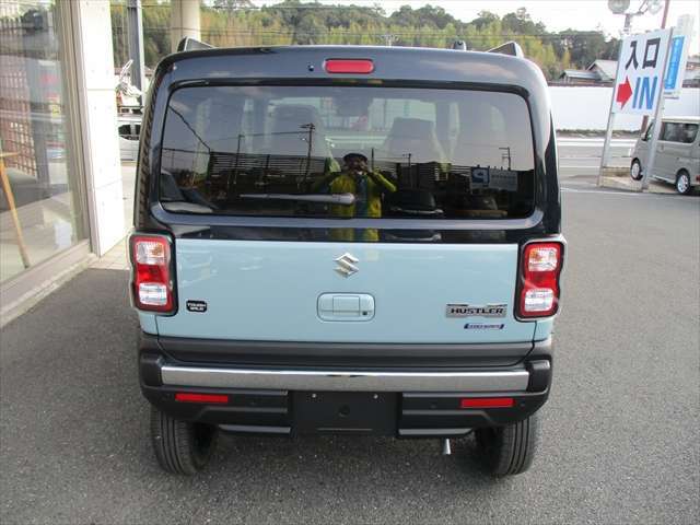 【全車メーカー保証付販売】最長5年もしくは10万キロのメーカー保証付での販売です！乗り出し後は当店にてアフター保証対応OK！遠方の方は、最寄りのディーラー店で対応可！当店は全車「安心ロング保証付」販売です