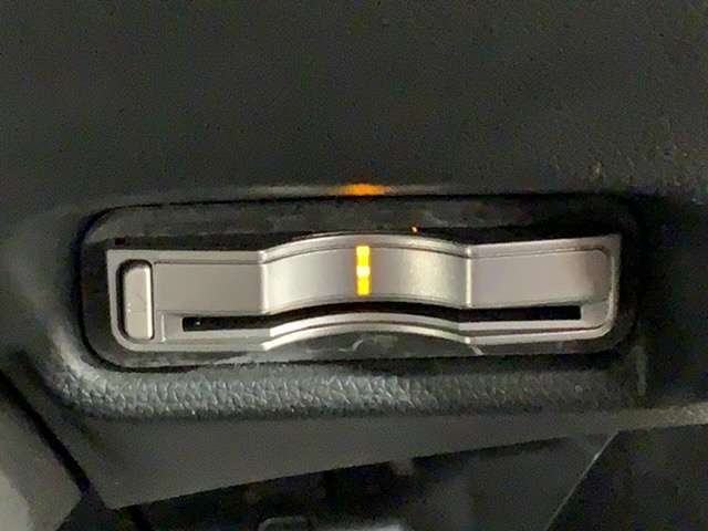 いまや快適なカーライフに欠かせないETCが付いています。