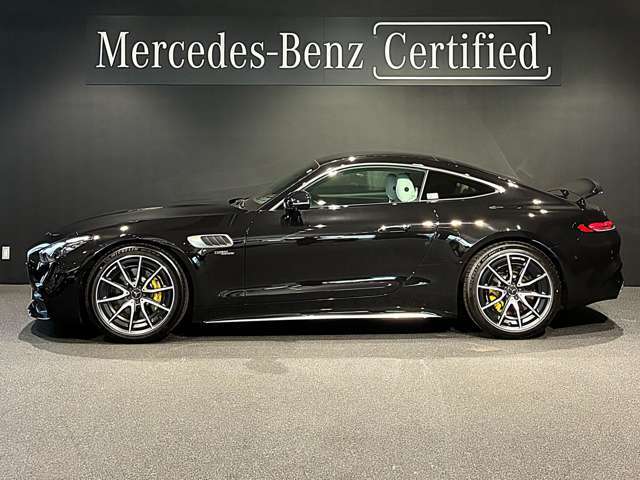 メルセデスの認定中古車「サーティファイドカー」世の中に存在する数ある中古車の中でも、メルセデス独自の厳しい基準をクリアした品質を持つ中古車です。「走行距離無制限保証」・「24時間ツーリングサポート」