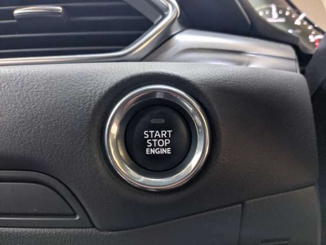 エンジン始動、停止はボタンを押すだけ♪