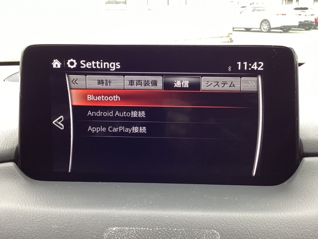 Bluetooth付き。お持ちのスマホに連動していただきお車を通して電話や音楽をお使いいただく事が出来、大変便利です☆