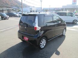 ボディーカラーはブラックです