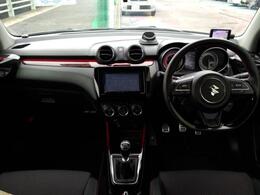 ルーフが高く見晴らしもいい★そしてナビモニターも見やすい位置で運転、ナビとも操作しやすいですよ！