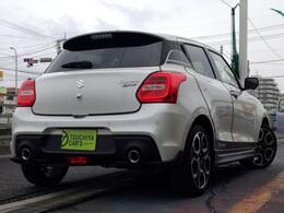 バックカメラだけでなく全方位カメラ装着されておりますのでギアをバックに入れるとTVモニターで確認が取れます！