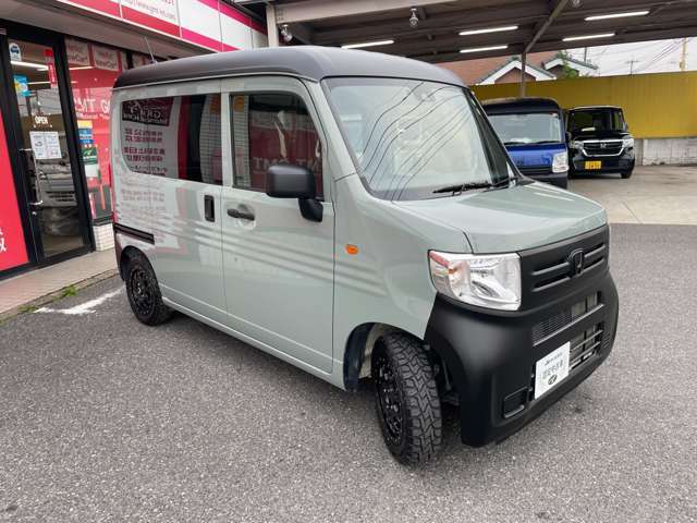 陸運局認証の自社工場にて法定整備を実施致します。車検取得に必要な重量税や自賠責保険もお支払い総額に含まれております。