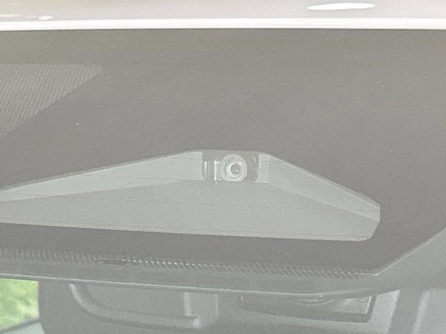 【トヨタセーフティセンス】走行中に前方の車両等を認識し、衝突しそうな時は警報とブレーキで衝突回避と被害軽減をアシスト。より安全にドライブをお楽しみいただけます。