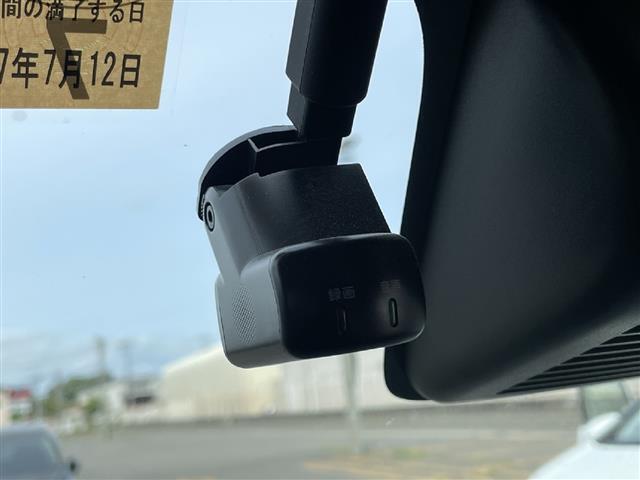 【ドライブレコーダー】映像・音声などの運転中の記録を残します。事故などを起こした起こされた時の証拠になりえますので、もしも時でも安心ですね。