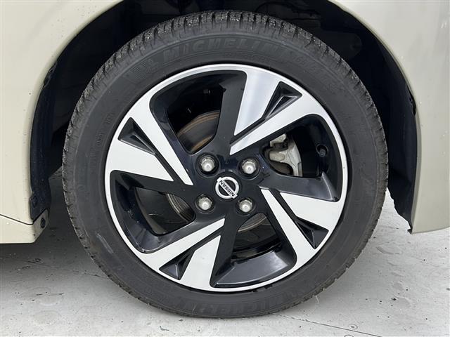 【純正15インチアルミホイール】専用のアルミなので、お車のイメージにぴったり！！社外のアルミやスタッドレスタイヤも取り扱いございます！！ドレスアップもカスタマイズもお任せください！！