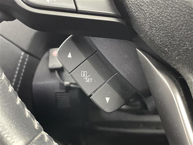 【ステアリングスイッチ】手元のボタンから、オーディオやナビなどの操作ができるので、よそ見をせずに安全に運転に集中できます！