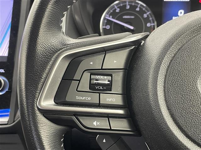 【ステアリングスイッチ】手元のボタンから、オーディオやナビなどの操作ができるので、よそ見をせずに安全に運転に集中できます！