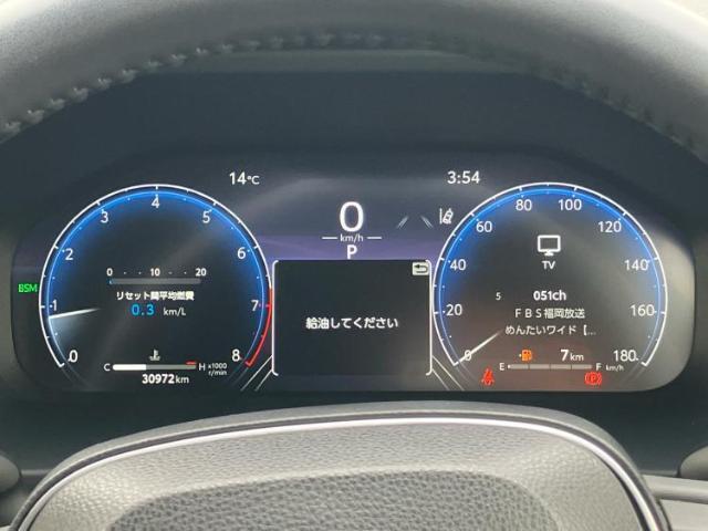 WECARSの展示場では実際に見て、触ってお車をお選びいただけます！知識の豊富な営業スタッフが様々なカーライフをご提案いたします！