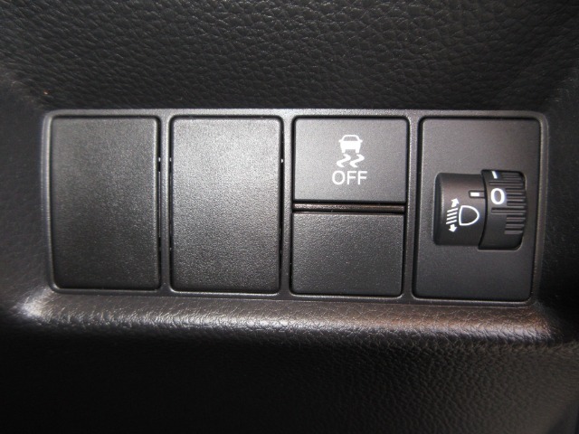 レーザーを照射しカメラで前走車等を検知し衝突の回避・軽減を図るホンダセンシングとVSA（車両挙動安定化制御システム）走る・曲がる・止まるの全領域で安定性を確保するためのシステム装備。安心ですね！