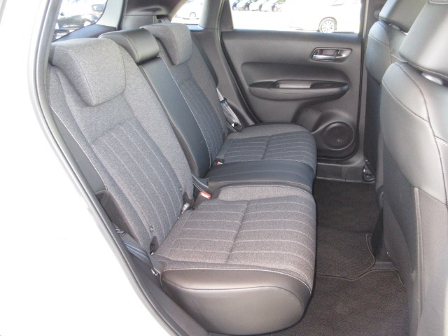 座面パッドの面積拡大と厚型化、背もたれ角度の最適化、さらに足元空間の拡大などにより、ダイブダウン＆チップアップの使いやすさをそのままに、快適な座り心地を実現しました。