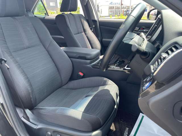 【1列目シート】もちろん車内はキレイです♪よりクリーンな状態をキープしたいお客様には『シート撥水コーティング』がおすすめ！除菌・消臭に効果を発揮し多くの方にご好評いただいております。