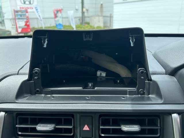 ディーラーオプションでお付けできます。是非ご相談ください。