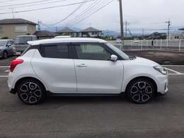 2023年10月から中古車の支払総額表示が義務化されました。県外登録追加費用をのぞいて支払総額表示＝ご購入可能総額です。もちろんオプション設定の有無はご自由です。義務化前から弊社は20年以上この体制です。