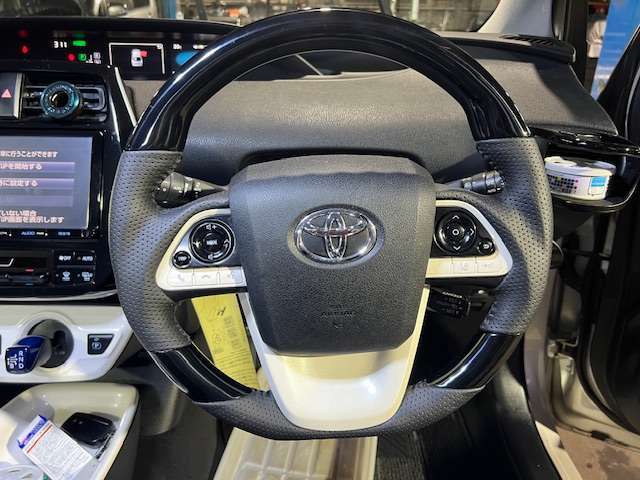 新品ピアノブラックコンビステアリング♪安心の安全装備トヨタセーフティーセンス装着車両です！
