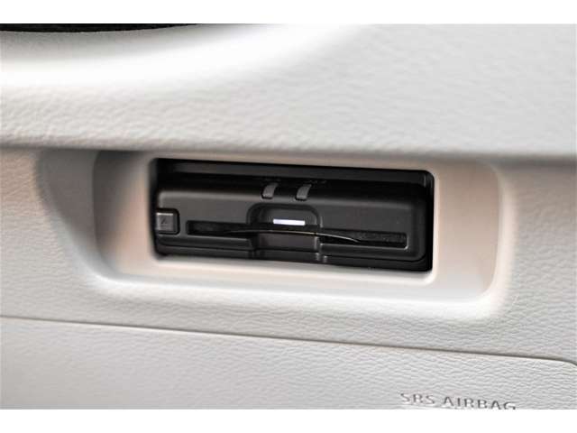 ETCも装備！高速道路の料金所もスイスイ通過◆◇ロングドライブの必需品です♪　高速道路では深夜などの割引もありお得です。