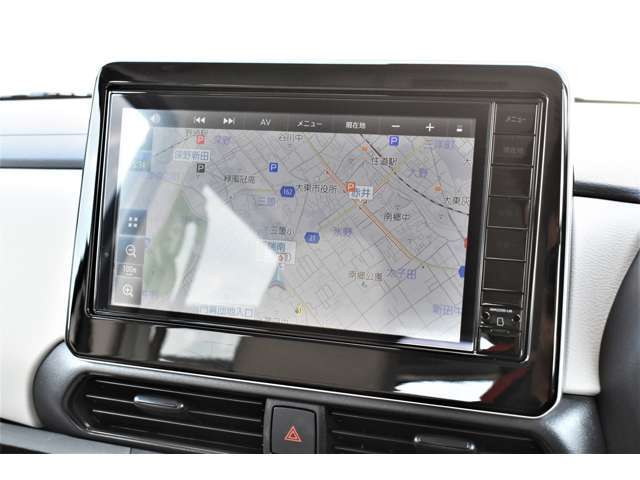 【ナビゲーション】ワイドで明るい液晶画面、簡単な操作方法、多機能ナビゲーション。知らない街でも安心です。