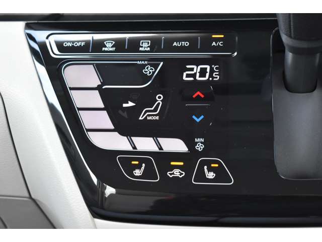 【シートヒーター】シートをすばやく温めます。寒い日もおしりからぽかぽか、快適にドライブできます。