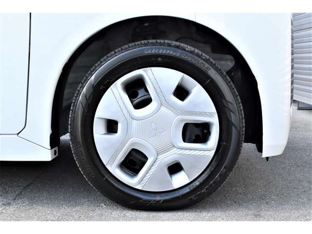 足元を飾るホイールキャップ。傷を付けても交換可能です。