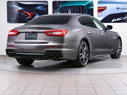 Quattroporte　Sグランスポーツ　430馬力（カタログ値）純正OP総額：2，675，000<span class=