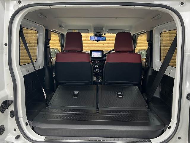 広々としたラゲッジルームはレジャーにも大活躍です！！