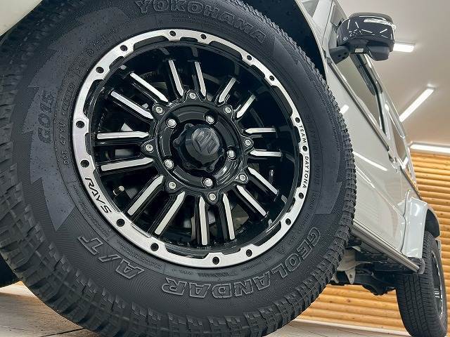 【RAYS16インチホイール】を装備しております。バランスのとれたアルミで高速走行も安定性が高くなっております。