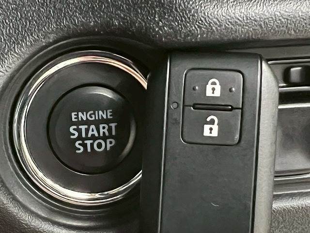 車内へのアクセス楽々、今や必須アイテムの「スマートキー」には、キー複製防止「イモビライザー」まで備わっております。