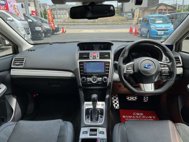 お客様に隅々まで見ていただけるよう展示車両は常に綺麗に仕上げております！お客様のご来店、スタッフ一同心よりお待ち申し上げます。