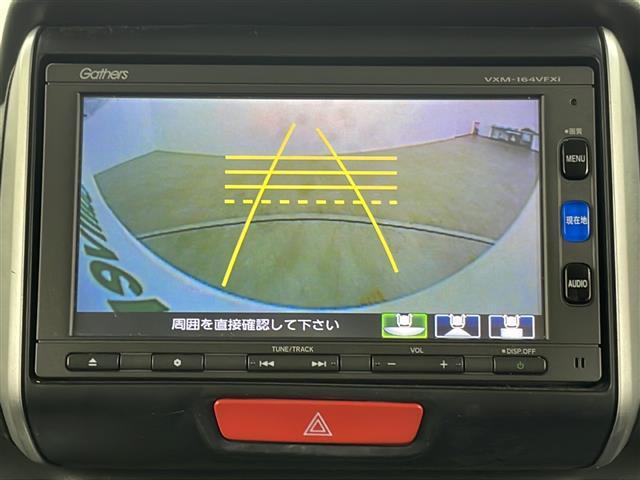 【バックモニター】後ろのカメラの映像がモニターに映し出されるので、後方の見えない死角や、障害物との距離感などもしっかり安全確認することができます！