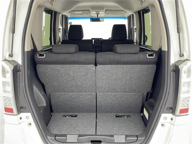 【トランク】積み込みやすくて、たっぷり積める荷室です。シートアレンジできるものは、乗車人数と荷物の量や大きさによってシートを動かすことができるので、より快適なドライブが可能です！