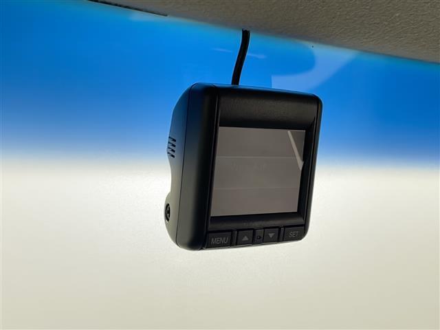 【ドライブレコーダー】映像・音声などの運転中の記録を残します。事故などを起こした起こされた時の証拠になりえますので、もしも時でも安心ですね。