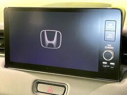 【メーカー純正9インチナビ】インテリアに溶け込むスタイリッシュな「専用設計」メーカーナビを装備♪視認性や操作性など基本性能にも優れ、より上質なカーライフをお楽しみいただけます。