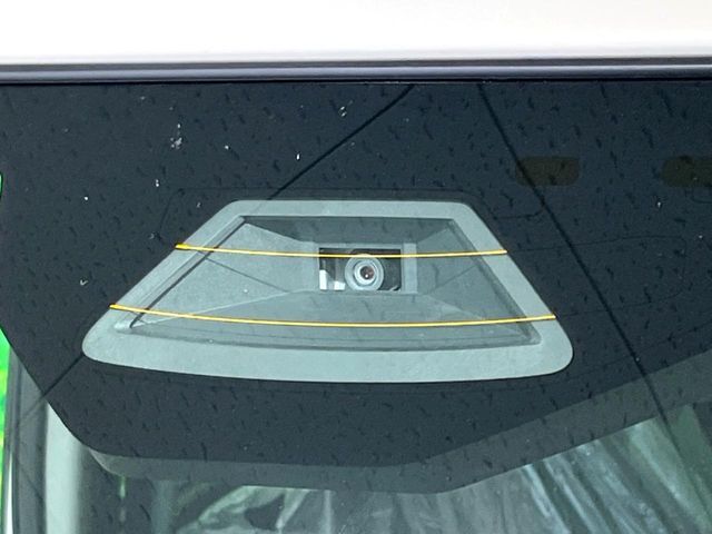 【スズキ　セーフティサポート】走行中に前方の車両等を認識し、衝突しそうな時は警報とブレーキで衝突回避と被害軽減をアシスト。より安全にドライブをお楽しみいただけます。