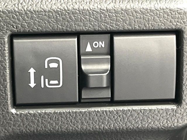 【パワースライドドア】スマートキーや運転席のスイッチでスライドドアの開閉が可能♪電動だから力を入れてドアを開ける必要が無く、小さいお子様でも、重い荷物を持っている時もラクに開け閉めできます♪