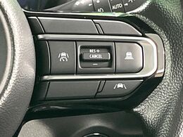 【アダプティブクルーズコントロール】高速道路での長距離走行が楽に！！自動で速度を保つクルーズコントロールが、衝突軽減システムと連携し、前方の車両を感知して車間を保つように速度調節してくれます！！