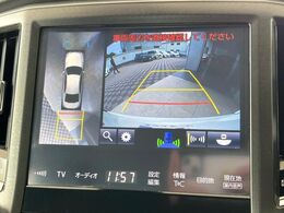 【パノラミックビューモニター】専用のカメラにより、上から見下ろしたような視点で360度クルマの周囲を確認することができます☆死角部分も確認しやすく、狭い場所での切り返しや駐車もスムーズに行えます。
