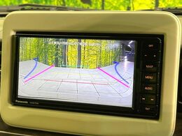 【バックカメラ】駐車時に後方がリアルタイム映像で確認できます。大型商業施設や立体駐車場での駐車時や、夜間のバック時に大活躍！運転スキルに関わらず、今や必須となった装備のひとつです！