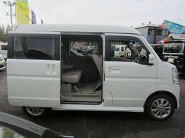 低燃費軽カー多数展示中です。試乗走行も可能なのでスタッフまでお声がけください