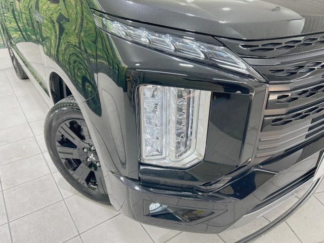 【LEDヘッドライト】悪天候や夜間走行時も良好な視界を確保し安心して運転できる高輝度LEDヘッドライトを装備！点灯速度が早く、消費電力も抑えられています。