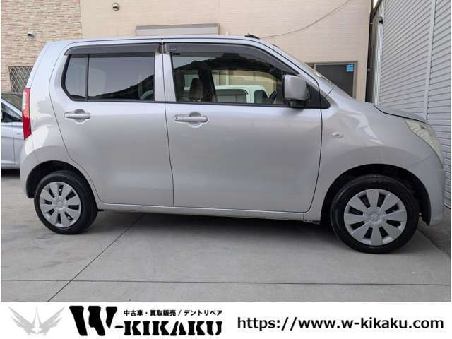 年式相応の小傷がありますが、目立った大きな傷はありません。