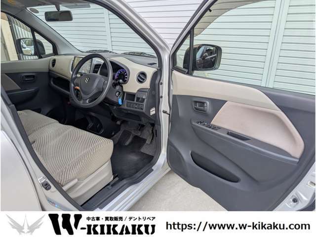 内装、経年劣化による多少の汚れはありますが全体的にキレイです！