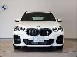 ☆BMWの代名詞とも言える【キドニーグリル】一目見ただけでBMW車であると認識できる確固たるアイコンとして存在感を放ちます☆